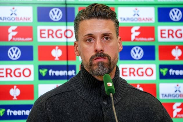 Deutschland: DFB-Pokal 2025 26, 2. Runde - FC Augsburg vs VfL Bochum - WWK Arena (Augsburg): Sandro Wagner (Trainer, FC Augsburg) Augsburg WWK Arena Bayern Deutschland Copyright: xBenedictxChristx