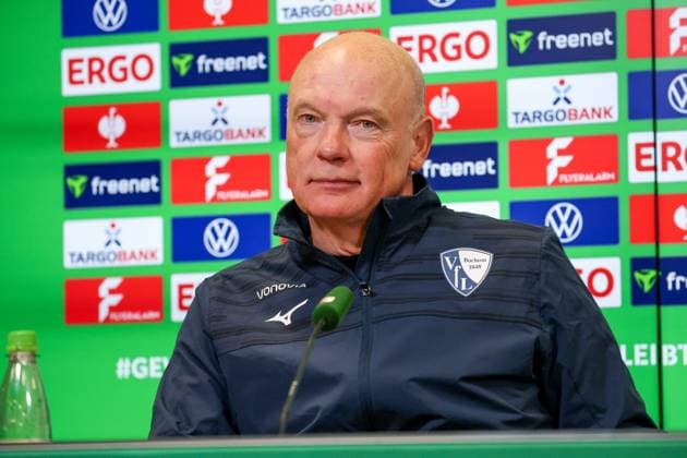 Deutschland: DFB-Pokal 2025 26, 2. Runde - FC Augsburg vs VfL Bochum - WWK Arena (Augsburg): Uwe Rösler Uwe Roesler (Trainer, VfL Bochum) Augsburg WWK Arena Bayern Deutschland Copyright: xBenedictxChristx