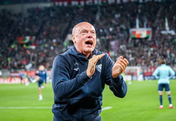 Deutschland: DFB-Pokal 2025 26, 2. Runde - FC Augsburg vs VfL Bochum - WWK Arena (Augsburg): Uwe Rösler Uwe Roesler (Trainer, VfL Bochum) Augsburg WWK Arena Bayern Deutschland Copyright: xBenedictxChristx