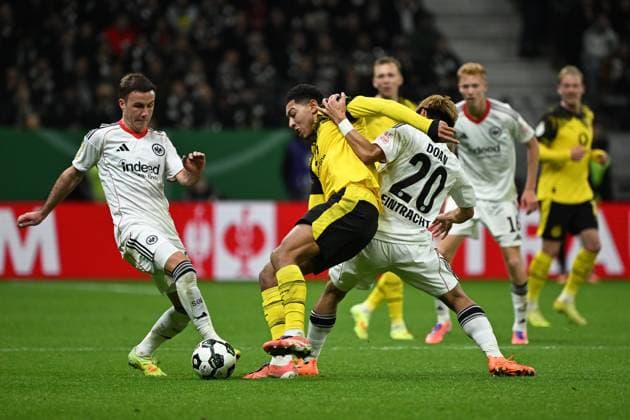 (251029) -- FRANKFURT, Oct. 29, 2025 -- Doan Ritsu (R, front), Mario Goetze (L, front) of Eintracht Frankfurt vie with Jobe Bellingham (C, front) of Borussia Dortmund during the German Cup football second round match between Eintracht Frankfurt and Borussia Dortmund in Frankfurt, Germany, Oct. 28, 2025. (Photo by Xinhua) (SP)GERMANY-FRANKFURT-FOOTBALL-GERMAN CUP-FRANKFURT VS DORTMUND UlrichxHufnagel 