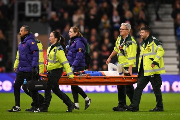 England v Australia - Women s International Friendly, Länderspiel, Nationalmannschaft Michelle Agyemang of England is stretchered off with an injury during the International Friendly match between England Women and Australia at Pride Park in Derby, England, on October 28, 2025. Derby Derbyshire United Kingdom  Copyright: xMIxNewsx originalFilename:fletcher-englandw251028_npBRg.jpg