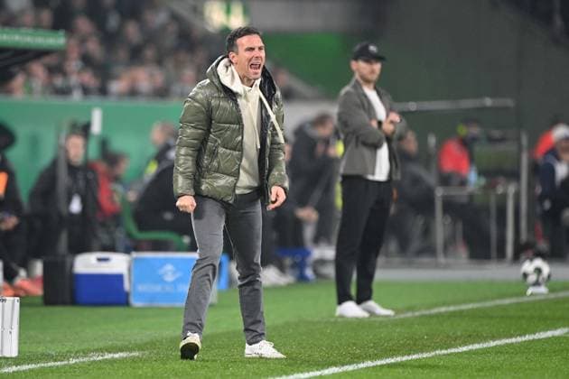 Trainer Christian EICHNER (KA), Gestik, gestikuliert, Wut, wuetend, Emotionen, Fussball, DFB Pokal, 2. Hauptrunde, Borussia Moenchengladbach (MG) - Karlsruher SC (KA) 3-1 am 28.10.2025 im Borussiapark Moenchengladbach Deutschland. DFL regulations prohibit any use of photographs as image sequences and or quasi-video Â
