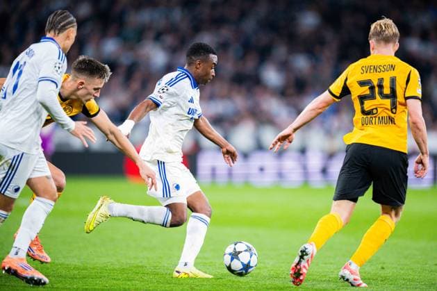 21.10.2025 - Fußball, 2025 2026, Champions League, 3. Spieltag, FC Kopenhagen - Borussia Dortmund: (L-R) Jordan Larsson (Kopenhagen), Nico Schlotterbeck (Dortmund), Youssoufa Moukoko (Kopenhagen), Daniel Svensson (Dortmund)
