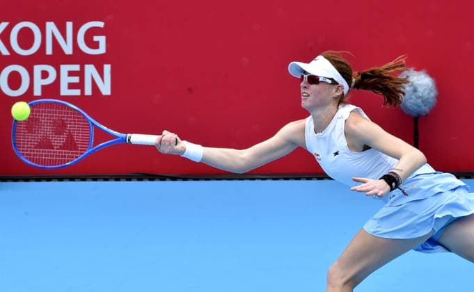 (251029) -- HONG KONG, Oct. 29, 2025 -- Maya Joint hits a return during the women s singles round of 16 match between Maya Joint of Australia and Viktoria Morvayova of Slovakia at the WTA, Tennis Damen Hong Kong Open tennis tournament in Hong Kong, China, Oct. 29, 2025. ) (SP)CHINA-HONG KONG-TENNIS-WTA HONG KONG OPEN (CN) LoxPingxFai 