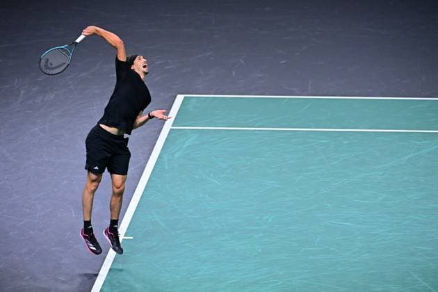 TENNIS : Rolex Paris Masters - Paris - 29 10 2025 Alexander Zverev ( Germany ) serves during the Rolex Paris Masters at Paris La Defense Arena on October 29, 2025 in Nanterre, France. (Photo by Federico Pestellini PSNewz ) ParisFrance  Copyright: xFedericoxPestellinix