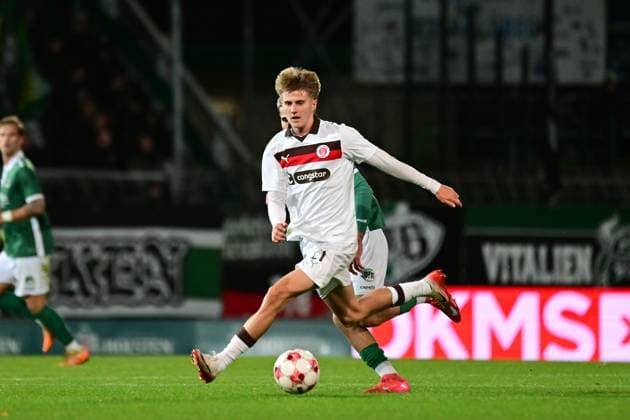 Fußball I Herren I Saison 2025-2026 I Regionalliga Nord I 16. Spieltag I VfB Lübeck - FC St. Pauli II I 28.10.2025 Erik Ahlstrand (21, FC St. Pauli II) Lübeck Stadion Lohmühle Schleswig-Holstein Deutschland Copyright: xLobeca FelixxSchlikisx