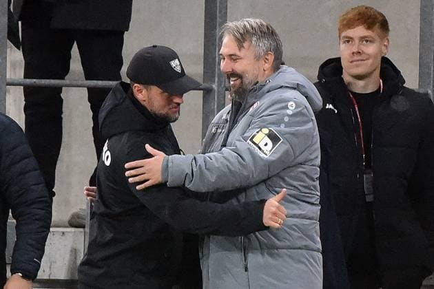 29.10.2025, xhbx, Fussball DFB Pokal 2.Runde, FSV Mainz 05 - VfB Stuttgart v.l. Trainer Sebastian Hoeneß (VfB Stuttgart), Co-Trainer Michael Silberbauer (FSV Mainz 05) (DFL DFB REGULATIONS PROHIBIT ANY USE OF PHOTOGRAPHS as IMAGE SEQUENCES and or QUASI-VIDEO) Mainz