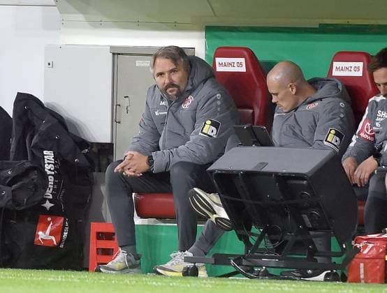 29.10.2025, xhbx, Fussball DFB Pokal 2.Runde, FSV Mainz 05 - VfB Stuttgart v.l. Co-Trainer Michael Silberbauer (FSV Mainz 05) (DFL DFB REGULATIONS PROHIBIT ANY USE OF PHOTOGRAPHS as IMAGE SEQUENCES and or QUASI-VIDEO) Mainz