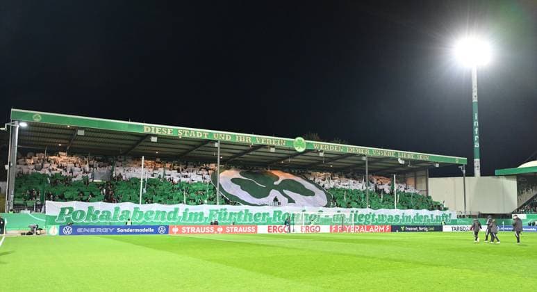 29.10.2025 - Fussball - Saison 2025 2026 - DFB Pokal Vereinspokal - 02. Runde: SpVgg Greuther Fürth ( Kleeblatt ) - 1. FC Kaiserslautern FCK ( Rote Teufel ) - Sportfoto Zink - xwoxzix - regulations prohibit any use of photographs as image sequences and or quasi-video - Choreo Choreografie Greutherfürthfans Fans Fanblock Kleeblattfans