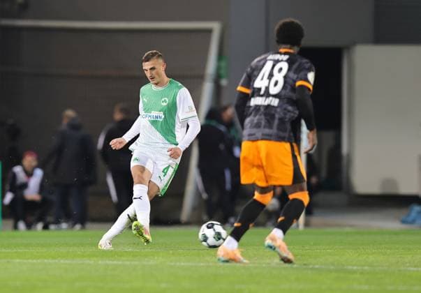 29.10.2025 - Fussball - Saison 2025 2026 - DFB Pokal Vereinspokal - 02. Runde: SpVgg Greuther Fürth ( Kleeblatt ) - 1. FC Kaiserslautern FCK ( Rote Teufel ) - Sportfoto Zink DaMa - xdaxmax - regulations prohibit any use of photographs as image sequences and or quasi-video - Philipp Ziereis (4, SpVgg Greuther Fürth ) Faride Alidou (48, 1. FC Kaiserslautern FCK )