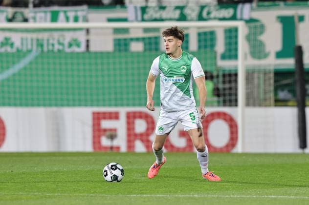 29.10.2025 - Fussball - Saison 2025 2026 - DFB Pokal Vereinspokal - 02. Runde: SpVgg Greuther Fürth ( Kleeblatt ) - 1. FC Kaiserslautern FCK ( Rote Teufel ) - Sportfoto Zink DaMa - xdaxmax - regulations prohibit any use of photographs as image sequences and or quasi-video - Reno Münz Muenz (5, SpVgg Greuther Fürth ) - Freisteller Einzelbild