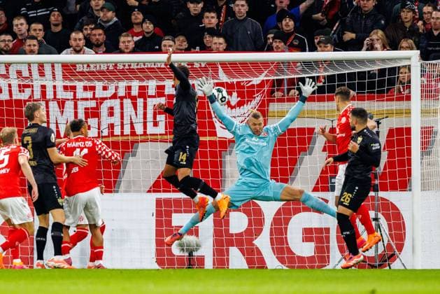 DFB Pokal: 1. FSV Mainz 05 vs. VfB Stuttgart, 29.10.2025 MAINZ, DEUTSCHLAND - OCTOBER 29: Luca Jaquez (VfB Stuttgart, 14) celebrates scoring his team s first goal with teammates during the DFB Pokal match between DFB Pokal: 1. FSV Mainz 05 vs. VfB Stuttgart at MEWA Arena on matchday 2 of the DFB Pokal on October 29, 2025 in Mainz, Deutschland. DFL REGULATIONS PROHIBIT ANY USE OF PHOTOGRAPHS AS IMAGE SEQUENCES AND OR QUASI-VIDEO. *** DFB Pokal 1 FSV Mainz 05 vs VfB Stuttgart, 29 10 2025 MAINZ, GERMANY OCTOBER 29 Luca Jaquez VfB Stuttgart, 14 celebrates scoring his team s first goal with teammates during the DFB Pokal match between DFB Pokal 1 FSV Mainz 05 vs VfB Stuttgart at MEWA Arena on matchday 2 of the DFB Pokal on October 29, 2025 in Mainz, Germany DFL REGULATES PROHIBIT ANY USE OF PHOTOGRAPHS AS IMAGE SEQUENCES AND OR QUASI VIDEO Copyright: xBEAUTIFULxSPORTS Hahnex