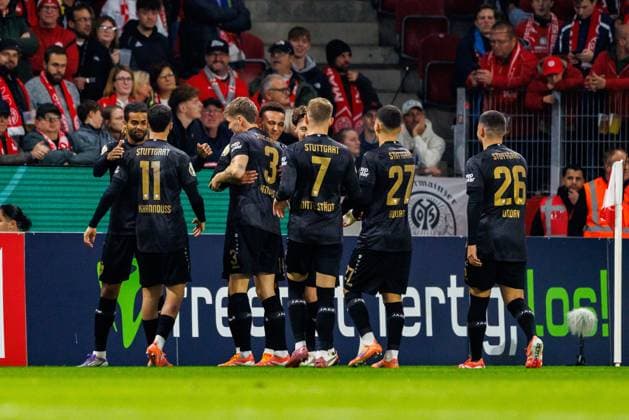 DFB Pokal: 1. FSV Mainz 05 vs. VfB Stuttgart, 29.10.2025 MAINZ, DEUTSCHLAND - OCTOBER 29: Luca Jaquez (VfB Stuttgart, 14) celebrates scoring his team s first goal with teammates during the DFB Pokal match between DFB Pokal: 1. FSV Mainz 05 vs. VfB Stuttgart at MEWA Arena on matchday 2 of the DFB Pokal on October 29, 2025 in Mainz, Deutschland. DFL REGULATIONS PROHIBIT ANY USE OF PHOTOGRAPHS AS IMAGE SEQUENCES AND OR QUASI-VIDEO. Copyright: xBEAUTIFULxSPORTS Hahnex
