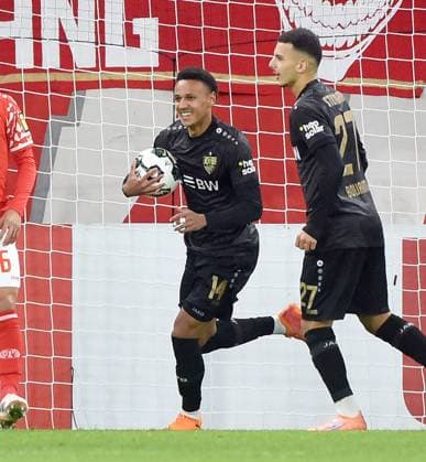 29.10.2025, xhbx, Fussball DFB Pokal 2.Runde, FSV Mainz 05 - VfB Stuttgart v.l. Torjubel, Goal celebration, celebrate the goal 0:1 durch Luca Jaquez (VfB Stuttgart) (DFL DFB REGULATIONS PROHIBIT ANY USE OF PHOTOGRAPHS as IMAGE SEQUENCES and or QUASI-VIDEO) Mainz