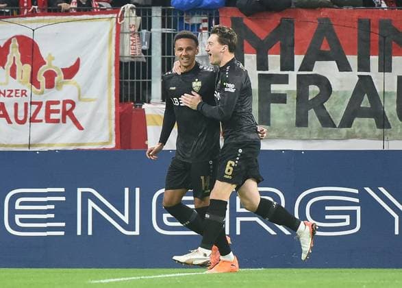 29.10.2025, xhbx, Fussball DFB Pokal 2.Runde, FSV Mainz 05 - VfB Stuttgart v.l. Torjubel, Goal celebration, celebrate the goal 0:1 durch Luca Jaquez (VfB Stuttgart), Angelo Stiller (VfB Stuttgart) (DFL DFB REGULATIONS PROHIBIT ANY USE OF PHOTOGRAPHS as IMAGE SEQUENCES and or QUASI-VIDEO) Mainz