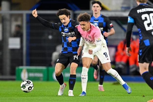 Paderborn, Home Deluxe Arena, 29.10.25, GER, Herren, DFB-Pokal, 2.Runde, Saison 2025-2026, SC Paderborn 07 - Bayer 04 Leverkusen Bild: v.li. im Zweikampf Mika BAUR (Paderborn) und Eliesse BEN SEGHIR (Leverkusen) DFB regulations prohibit any use of photographs as image sequences and or quasi-video. Nordrhein-Westfalen Deutschland
