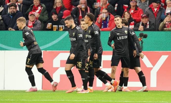 29.10.2025, Deutschland, Mainz, Fußball DFB Pokal 2. Runde, Saison 2025 2026, 1. FSV Mainz 05 vs. VfB Stuttgart, Jubel nach dem 0:1 Tor, Torschütze Luca Jaquez (VfB)