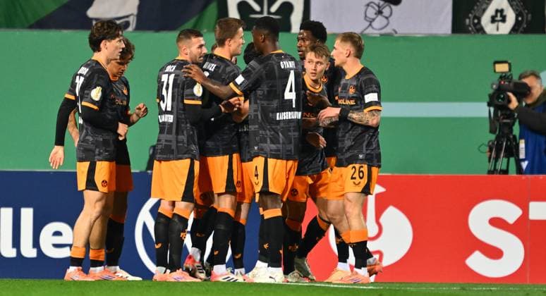 29.10.2025 - Fussball - Saison 2025 2026 - DFB Pokal Vereinspokal - 02. Runde: SpVgg Greuther Fürth ( Kleeblatt ) - 1. FC Kaiserslautern FCK ( Rote Teufel ) - Sportfoto Zink - xwoxzix - regulations prohibit any use of photographs as image sequences and or quasi-video - Torjubel Jubel Freude nach Treffer Tor Torschuß zum 0:1 durch Naatan Skyttä (15, 1. FC Kaiserslautern FCK ) -