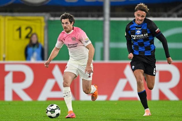 Paderborn, Home Deluxe Arena, 29.10.25, GER, Herren, DFB-Pokal, 2.Runde, Saison 2025-2026, SC Paderborn 07 - Bayer 04 Leverkusen Bild: v.li. Jonas HOFMANN (Leverkusen) und Luis ENGELNS (Paderborn) DFB regulations prohibit any use of photographs as image sequences and or quasi-video. Nordrhein-Westfalen Deutschland