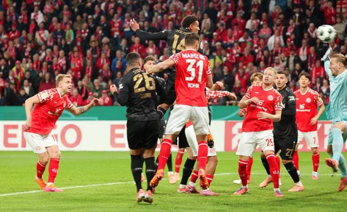 29.10.2025, Deutschland, Mainz, Fußball DFB Pokal 2. Runde, Saison 2025 2026, 1. FSV Mainz 05 vs. VfB Stuttgart, 0:1 Tor, Torschütze Luca Jaquez (VfB)