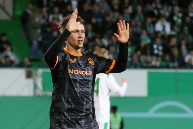 29.10.2025, xmohx, Fussball DFB Pokal 2.Runde, SpVgg Greuther Fuerth - 1-FC Kaiserslautern v.l. Torjubel nach dem Tor zum celebrating the goal celebrate 0:1 durch Naatan Mikael Skyttä (1. FC Kaiserslautern) (DFL DFB REGULATIONS PROHIBIT ANY USE OF PHOTOGRAPHS as IMAGE SEQUENCES and or QUASI-VIDEO) Fuerth