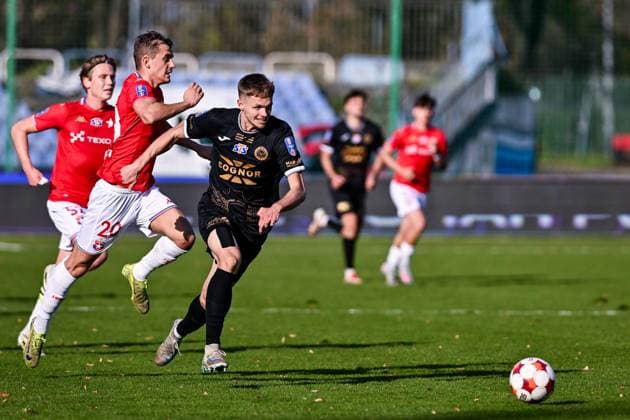 29.10.2025 KRAKOW STADION MIEJSKI UL. PTASZYCKIEGO 4 ( POLAND ) PILKA NOZNA ( FOOTBALL ) STS PUCHAR POLSKI SEZON 2025 2026 ( POLISH CUP 1 16 FINAL ) 1 16 FINALU MECZ HUTNIK KRAKOW - WISLA KRAKOW ( GAME ) NZ ERVIN OMIC PATRYK KIELIS FOTO MICHAL STANCZYK CYFRASPORT NEWSPIX.PL --- Newspix.pl POLAND OUT!  20251029CSMS0022