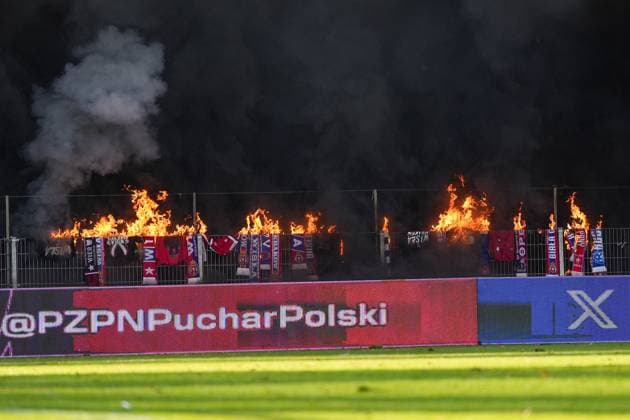 Pilka nozna STS Puchar Polski sezon 2025 2026 kolejka mecz: Hutnik Krakow - Wisla Krakow --- Football STS Polish Cup season 2025 2026 round match: Hutnik Krakow - Wisla Krakow nz. kibice hutnika krakow Fot. Igor Zadecki Arena Akcji NEWSPIX.PL --- newspix.pl POLAND OUT! 