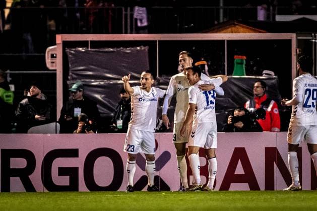 Fussball, Saison 2025 2026, DFB-Pokal, Vöhlinstadion Illertissen, 2. Runde, FV Illertissen - 1. FC Magdeburg, 29.10.2025 29.10.2025, Fussball, Saison 2025 2026, DFB-Pokal, Vöhlinstadion Illertissen, 2. Runde, FV Illertissen - 1. FC Magdeburg, Torjubel Jubel Freude nach Treffer Tor Torschuss zum 0:1 durch 9 Maximilian Breunig (1. FC Magdeburg). Team Mannschaft FC Magdeburg Foto: Lucca Fundel Illertissen Vöhlinstadion Bayern Deutschland