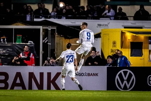 Fussball, Saison 2025 2026, DFB-Pokal, Vöhlinstadion Illertissen, 2. Runde, FV Illertissen - 1. FC Magdeburg, 29.10.2025 29.10.2025, Fussball, Saison 2025 2026, DFB-Pokal, Vöhlinstadion Illertissen, 2. Runde, FV Illertissen - 1. FC Magdeburg, Torjubel Jubel Freude nach Treffer Tor Torschuss zum 0:1 durch 9 Maximilian Breunig (1. FC Magdeburg). Foto: Lucca Fundel Illertissen Vöhlinstadion Bayern Deutschland