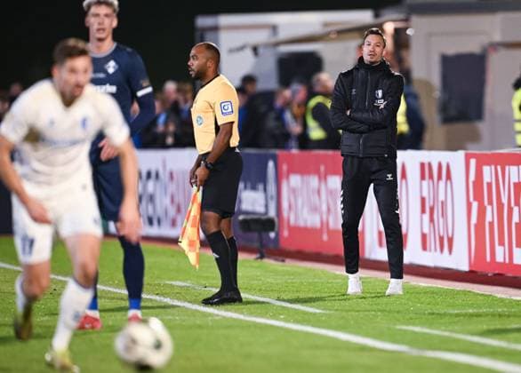Fussball DFB Pokal 2025 2026 2. Runde 29.10.2025 FV Illertissen - 1. FC Magdeburg Trainer Pascal Ibold (re, 1. FC Magdeburg)