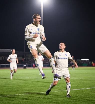Fussball DFB Pokal 2025 2026 2. Runde 29.10.2025 FV Illertissen - 1. FC Magdeburg JUBEL 1. FC Magdeburg zum 0-1 Torschutze Maximilian Breunig (li) und Baris Atik (re)