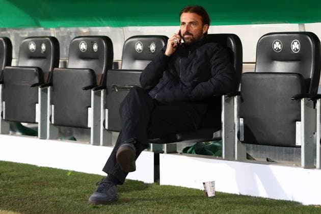 29.10.2025, xmohx, Fussball DFB Pokal 2.Runde, SpVgg Greuther Fuerth - 1-FC Kaiserslautern v.l. Manager Thomas Hengen (1. FC Kaiserslautern) (DFL DFB REGULATIONS PROHIBIT ANY USE OF PHOTOGRAPHS as IMAGE SEQUENCES and or QUASI-VIDEO) Fuerth