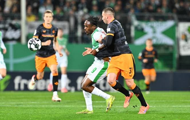 29.10.2025 - Fussball - Saison 2025 2026 - DFB Pokal Vereinspokal - 02. Runde: SpVgg Greuther Fürth ( Kleeblatt ) - 1. FC Kaiserslautern FCK ( Rote Teufel ) - Sportfoto Zink - xwoxzix - regulations prohibit any use of photographs as image sequences and or quasi-video - Noel Futkeu (9, SpVgg Greuther Fürth ) Luca Sirch (31, 1. FC Kaiserslautern FCK )