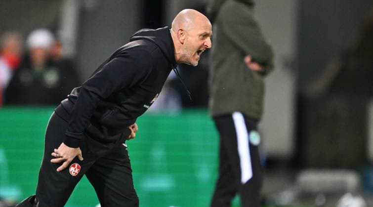 29.10.2025 - Fussball - Saison 2025 2026 - DFB Pokal Vereinspokal - 02. Runde: SpVgg Greuther Fürth ( Kleeblatt ) - 1. FC Kaiserslautern FCK ( Rote Teufel ) - Sportfoto Zink - xwoxzix - regulations prohibit any use of photographs as image sequences and or quasi-video - Torsten Lieberknecht (Trainer 1. FC Kaiserslautern FCK ) ruft schreit brüllt