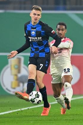 Paderborn, Home Deluxe Arena, 29.10.25, GER, Herren, DFB-Pokal, 2.Runde, Saison 2025-2026, SC Paderborn 07 - Bayer 04 Leverkusen Bild: v.li. im Zweikampf Filip BILBIJA (Paderborn) und ARTHUR (Leverkusen) DFB regulations prohibit any use of photographs as image sequences and or quasi-video. Nordrhein-Westfalen Deutschland