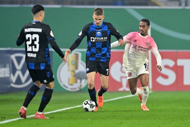 Paderborn, Home Deluxe Arena, 29.10.25, GER, Herren, DFB-Pokal, 2.Runde, Saison 2025-2026, SC Paderborn 07 - Bayer 04 Leverkusen Bild: v.li. im Zweikampf Filip BILBIJA (Paderborn) und ARTHUR (Leverkusen) DFB regulations prohibit any use of photographs as image sequences and or quasi-video. Nordrhein-Westfalen Deutschland