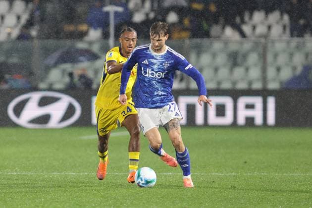 Como™s Stefan Posch during the Serie A soccer match between Como and Verona at the Giuseppe Sinigaglia stadium in Como, north Italy - October 29, 2025 - Soccer.  Copyright: xAntonioxSaiai LaPressex