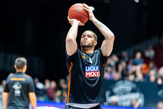 29.10.2025, xomx, Basketball BKT EuroCup 2025 2026, NINERS Chemnitz - ratiopharm ulm v.l. Christopher Ledlum (Ratiopharm Ulm) am Ball. üpor+ Chemnitz