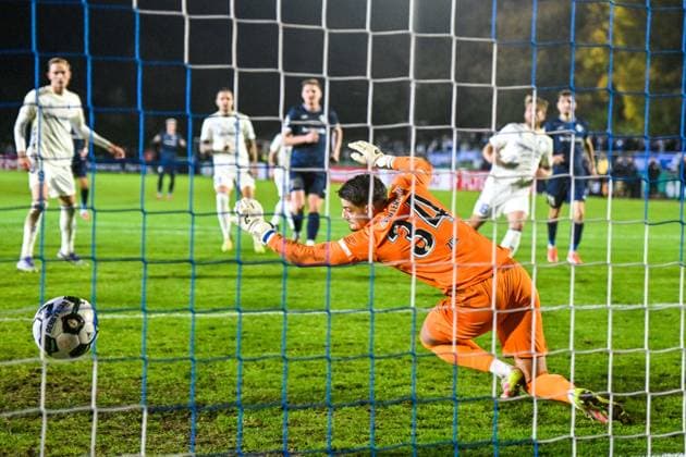 GER, DFB Pokal, FV Illertissen vs 1. FC Magdeburg 29.10.2025, Voehlinstadion, Illertissen, GER, DFB Pokal, FV Illertissen vs 1. FC Magdeburg, im Bild Malwin Zok (Illertissen, 34) beim 0:2 im Nachschuss bezwungen