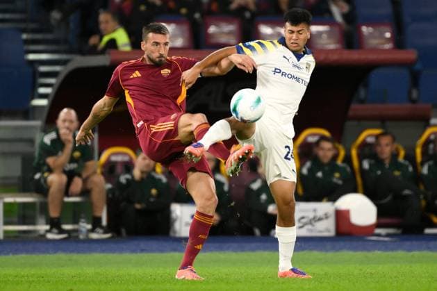 Bryan Cristante of AS Roma and Christian Ordonez of Parma Calcio during the Serie A 2025 2026 football match between AS Roma and Parma Calcio 1913 at Stadio Olimpico in Rome (Italy), October 29, 2025. AndreaxStaccioli