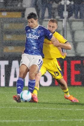 Como™s Anastasios Douvikas during the Serie A soccer match between Como and Verona at the Giuseppe Sinigaglia stadium in Como, north Italy - October 29, 2025 - Soccer.  Copyright: xAntonioxSaiai LaPressex