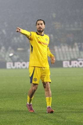 Como™s Verona™s Suat Serder celebrates during the Serie A soccer match between Como and Verona at the Giuseppe Sinigaglia stadium in Como, north Italy - October 29, 2025 - Soccer.  Copyright: xAntonioxSaiai LaPressex