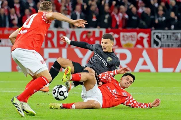 Mainz, Deutschland 29. Oktober 2025: DFB Pokal - 2025 2026 - 1. FSV Mainz 05 vs. VfB Stuttgart Im Bild: v. li. im Zweikampf Badredine Bouanani (Stuttgart) gegen Nadiem Amiri (Mainz). DFB regulations prohibit any use of photographs as image sequences and or quasi-video Mewa Arena Rheinland Pfalz Copyright: xFotostandx xRacochax