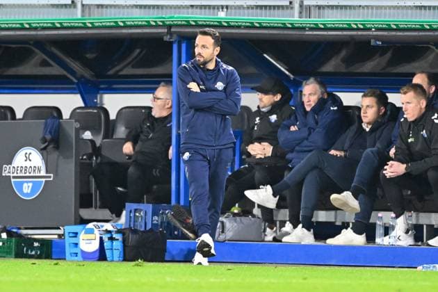 Paderborn, Home Deluxe Arena, 29.10.25, GER, Herren, DFB-Pokal, 2.Runde, Saison 2025-2026, SC Paderborn 07 - Bayer 04 Leverkusen Bild: Trainer Ralf KETTEMANN (Paderborn) DFB regulations prohibit any use of photographs as image sequences and or quasi-video. Nordrhein-Westfalen Deutschland