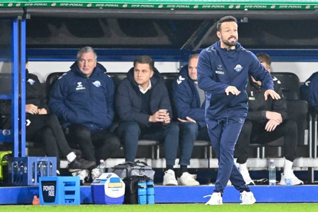 Paderborn, Home Deluxe Arena, 29.10.25, GER, Herren, DFB-Pokal, 2.Runde, Saison 2025-2026, SC Paderborn 07 - Bayer 04 Leverkusen Bild: Trainer Ralf KETTEMANN (Paderborn) DFB regulations prohibit any use of photographs as image sequences and or quasi-video. Nordrhein-Westfalen Deutschland