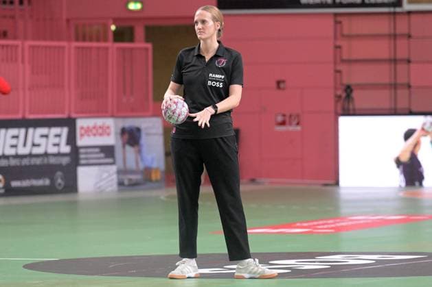 Miriam Hirsch (TusSies Metzingen, Trainerin) TusSies Metzingen vs. HSG Bensheim Auerbach, Handball, Alsco HBF, 5.Ligaspieltag, Saison 2025 2026, 29.10.2025 TusSies Metzingen vs. HSG Bensheim Auerbach, Handball, Alsco HBF, 5.Ligaspieltag, Saison 2025 2026, 29.10.2025 Tuebingen Copyright: xEibner-Pressefoto TobiasxBaurx EP_TBR