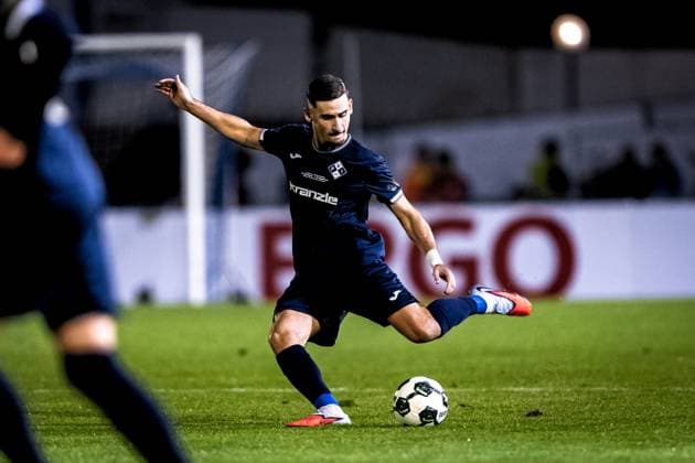 Fussball, Saison 2025 2026, DFB-Pokal, Vöhlinstadion Illertissen, 2. Runde, FV Illertissen - 1. FC Magdeburg, 29.10.2025 29.10.2025, Fussball, Saison 2025 2026, DFB-Pokal, Vöhlinstadion Illertissen, 2. Runde, FV Illertissen - 1. FC Magdeburg, Freisteller Einzelbild 8 Milos Cocic (FV Illertissen) Foto: Lucca Fundel Illertissen Vöhlinstadion Bayern Deutschland