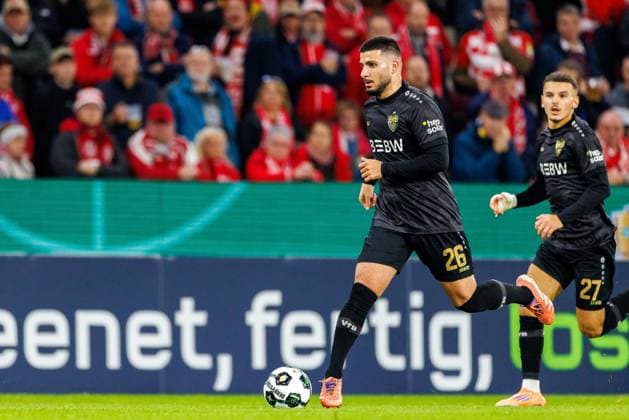 DFB Pokal: 1. FSV Mainz 05 vs. VfB Stuttgart, 29.10.2025 MAINZ, DEUTSCHLAND - OCTOBER 29: Deniz Undav (VfB Stuttgart, 26) runs with the ball during the DFB Pokal match between DFB Pokal: 1. FSV Mainz 05 vs. VfB Stuttgart at MEWA Arena on matchday 2 of the DFB Pokal on October 29, 2025 in Mainz, Deutschland. DFL REGULATIONS PROHIBIT ANY USE OF PHOTOGRAPHS AS IMAGE SEQUENCES AND OR QUASI-VIDEO. Copyright: xBEAUTIFULxSPORTS Hahnex