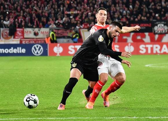 29.10.2025, xhbx, Fussball DFB Pokal 2.Runde, FSV Mainz 05 - VfB Stuttgart v.l. Deniz Undav (VfB Stuttgart), Dominik Kohr (FSV Mainz 05) (DFL DFB REGULATIONS PROHIBIT ANY USE OF PHOTOGRAPHS as IMAGE SEQUENCES and or QUASI-VIDEO) Mainz