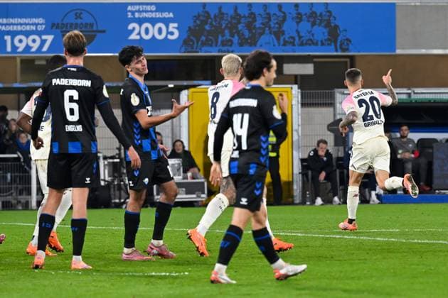 Paderborn, Home Deluxe Arena, 29.10.25, GER, Herren, DFB-Pokal, 2.Runde, Saison 2025-2026, SC Paderborn 07 - Bayer 04 Leverkusen Bild: Alejandro GRIMALDO (Leverkusen) jubelt nach seinem Tor zum 0:1 DFB regulations prohibit any use of photographs as image sequences and or quasi-video. Nordrhein-Westfalen Deutschland